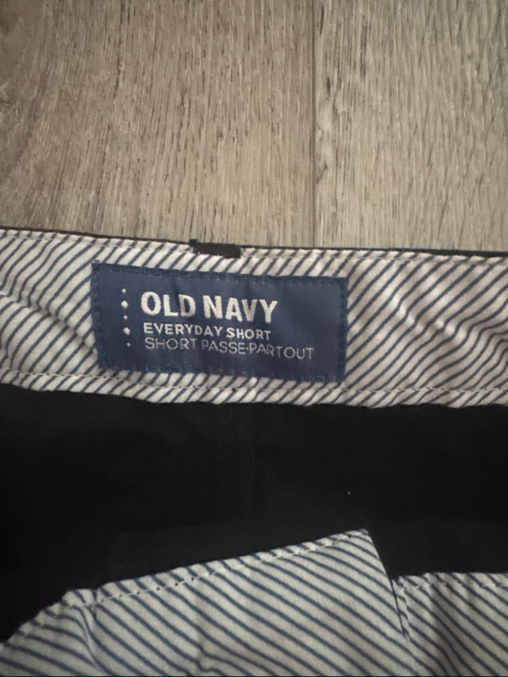 EUC Old Navy Black Women’s Everyday Shorts Size 10 - Picture 2 of 7